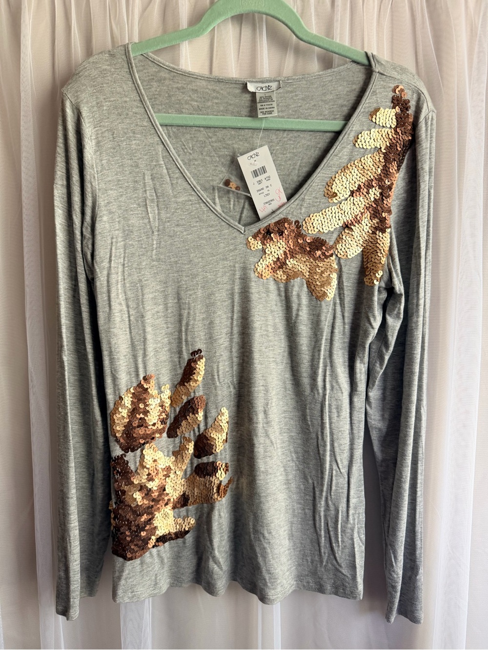 Cache Gray Long Sleeve V-Neck Top with Gold Sequin Accents Sz L comfy